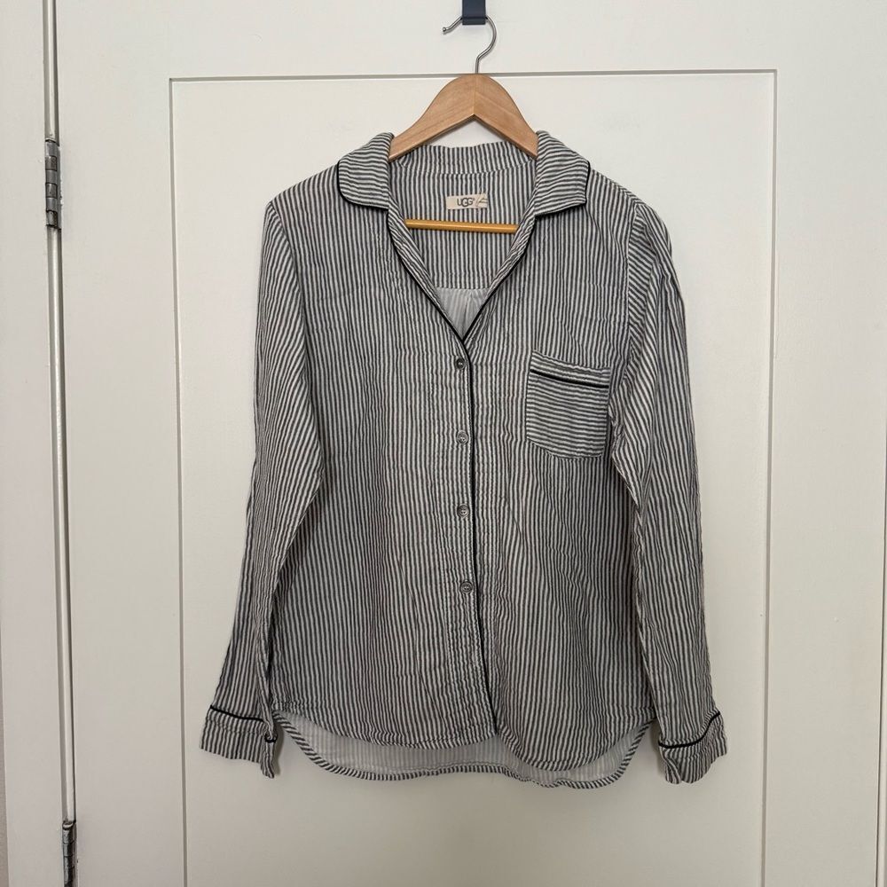 UGG Pajama Top Womens Sz M Gray Stripe Long Sleeve Button Up Home Cozy Relax